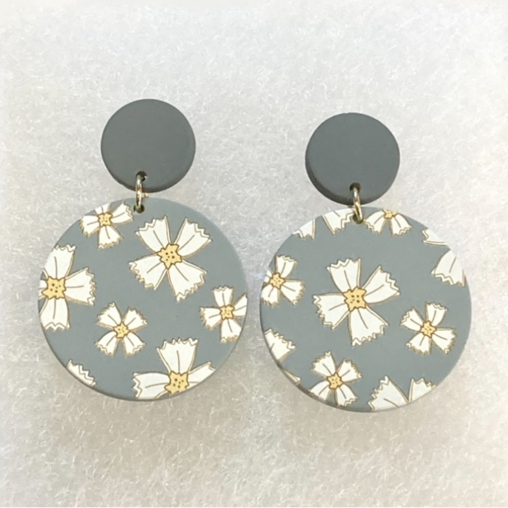 White Flower Circular Gray Stud Earrings - Picture 2 of 2
